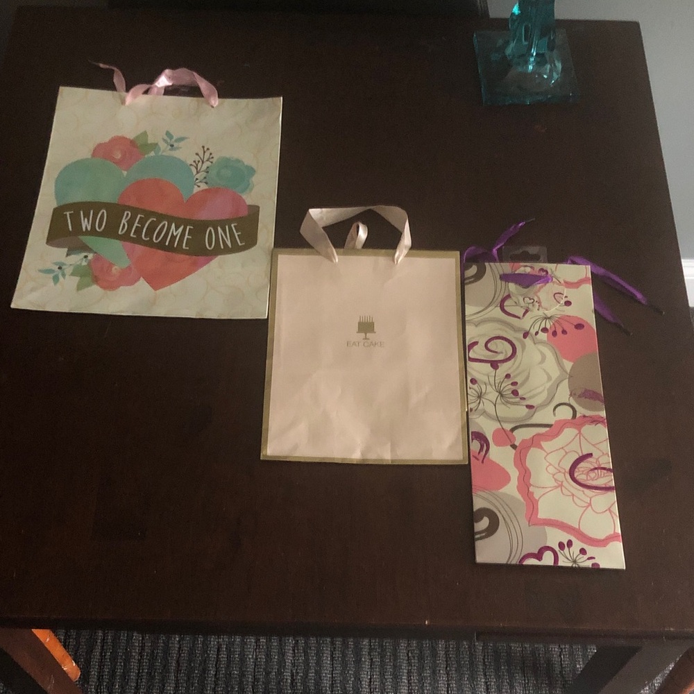 🛍️ Floral Heart & Cream Gift Bag Set